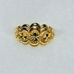Vintage Elegant Beverly Hills Gold Scalloped 14k Gold Women's Ring Size 8.75